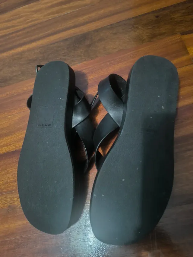 Sandalias Pull and Bear Negras