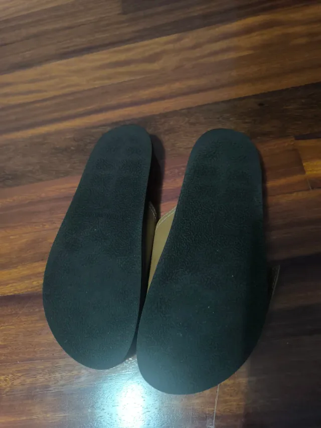 Sandalias planas Stradivarius beige/marrón