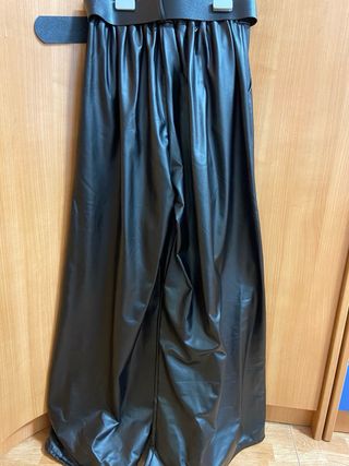 Pantalones largos de cuero con cinturón