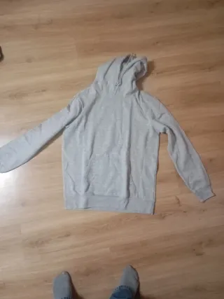 Sudadera gris básica
