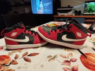 Nike Air Jordan 1 Mid Talla 35