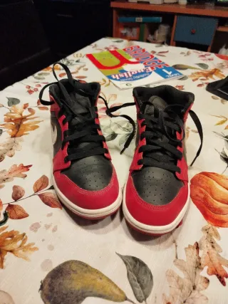 Nike Air Jordan 1 Mid Talla 35