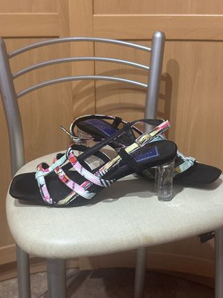 Sandalias tacón transparente multicolor