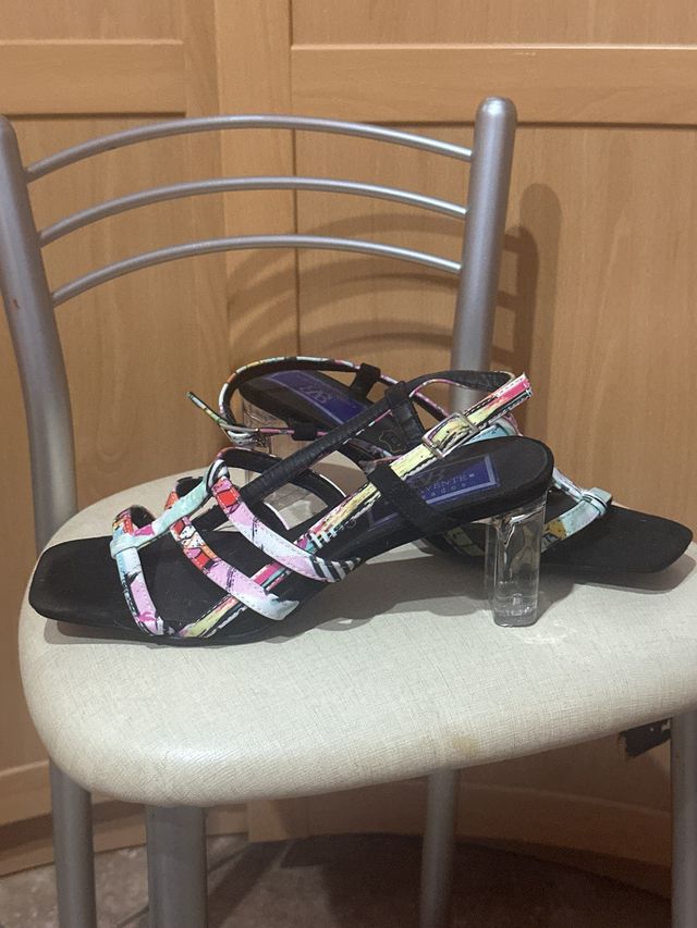Sandalias tacón transparente multicolor