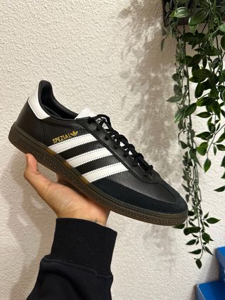 Zapatillas Adidas Spezial Negras y Blancas