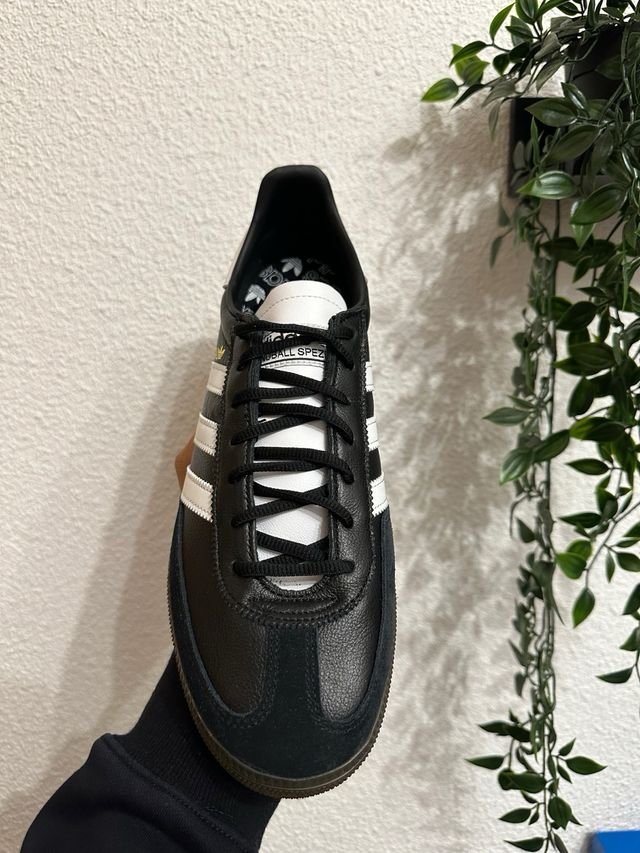 Zapatillas Adidas Spezial Negras y Blancas