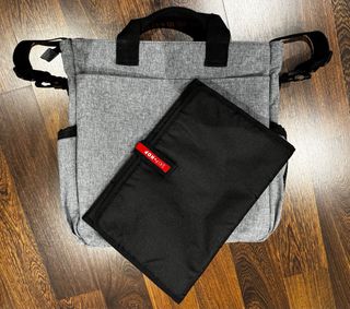 Bolso Skip Hop gris carrito bebé