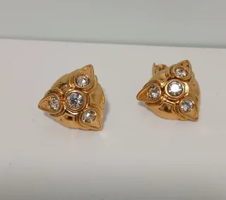 Pendientes antiguos con piedras