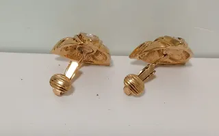 Pendientes antiguos con piedras