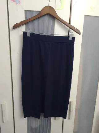 Conjunto Top Encaje Azul Marino Talla XL y Falda M