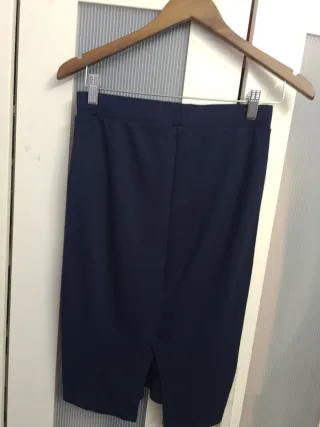 Conjunto Top Encaje Azul Marino Talla XL y Falda M