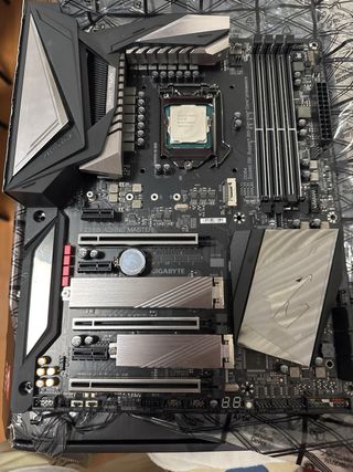 Intel Core i7-8700 + gigabyte z390 Aorus máster