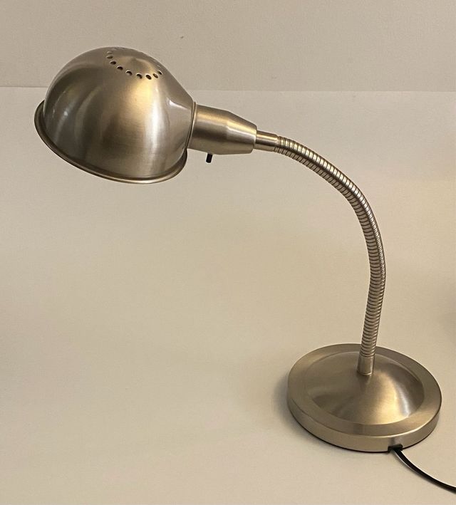 Lâmpada de mesa flexível prateada