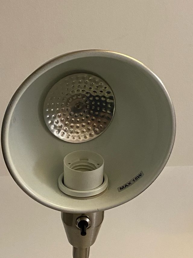 Lâmpada de mesa flexível prateada