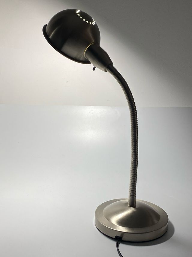 Lâmpada de mesa flexível prateada