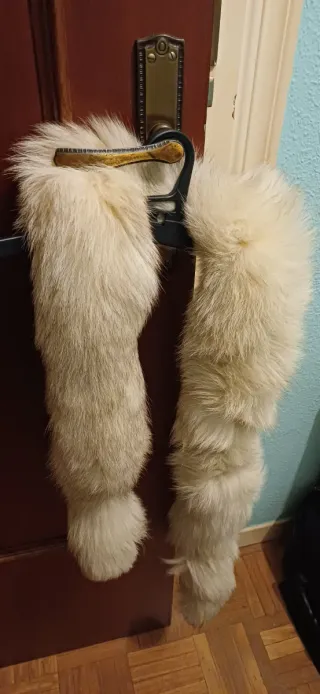 Cuello de pelo natural blanco y gris