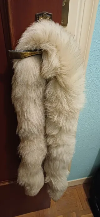 Cuello de pelo natural blanco y gris