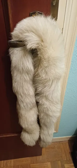 Cuello de pelo natural blanco y gris