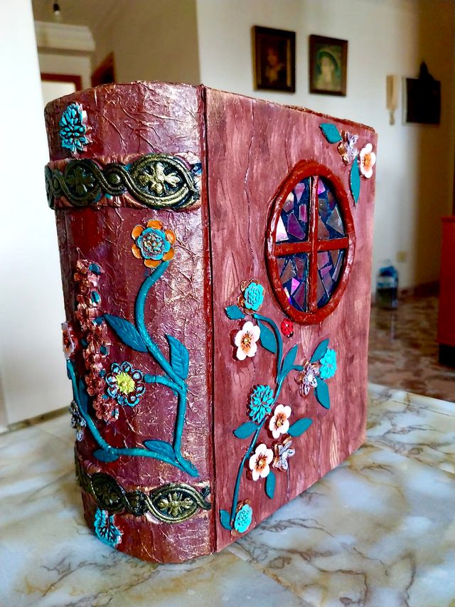 Caja decorativa libro