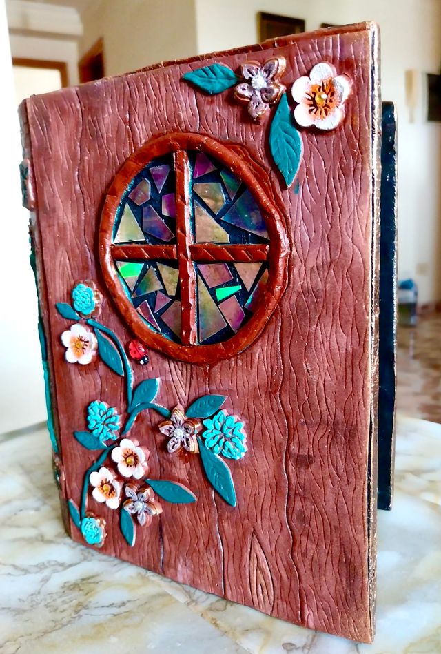 Caja decorativa libro