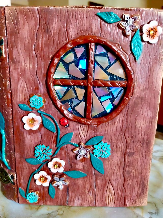 Caja decorativa libro