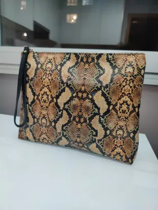 Bolso de mano estampado serpiente medidas 30 x 24