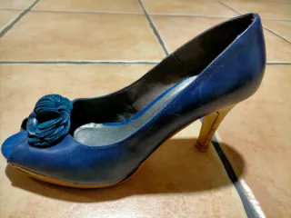 Zapatos de tacón azul para mujer