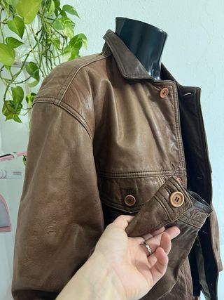 Chaqueta bomber de cuero marrón