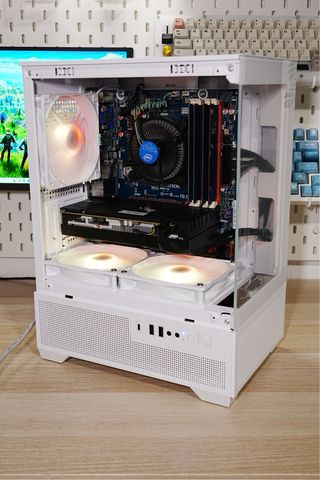 PC Gamer i5 16GB RX 5500 XT 1TB Blanco