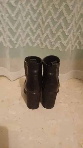 Botas negras tacón con brillo plateado