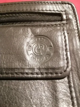 Cartera de mano de piel