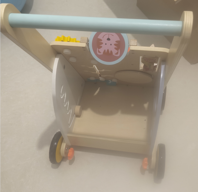 Andador madera bebé actividades