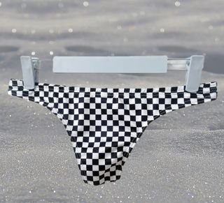 Braguita bikini cuadros blanco y negro