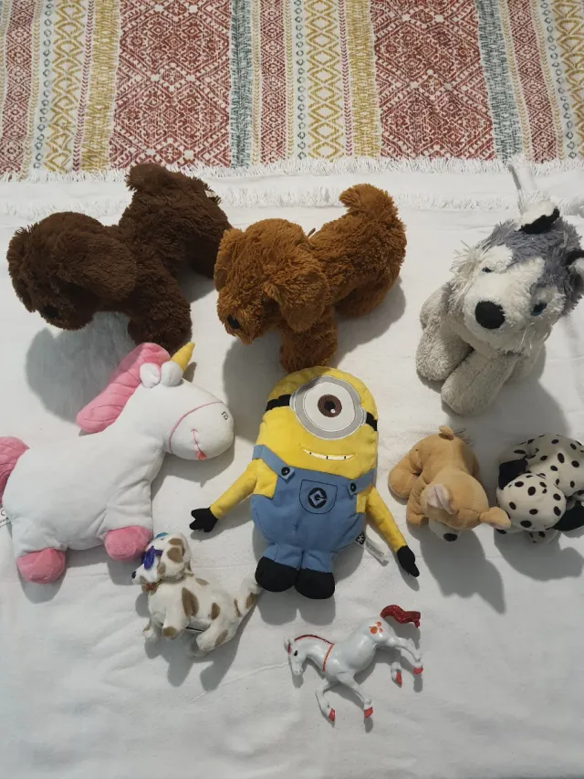 Lote 9 Peluches y Muñecos Variados
