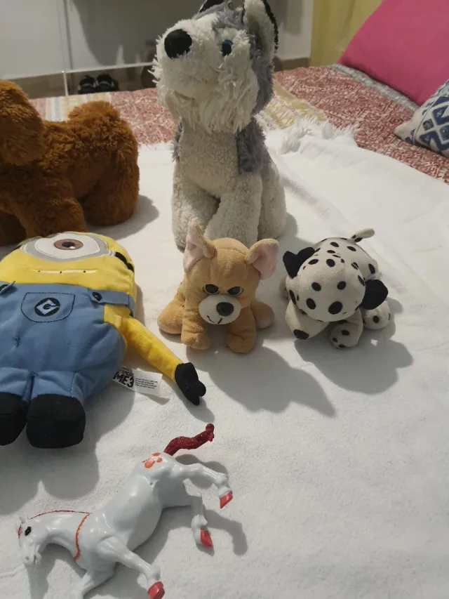 Lote 9 Peluches y Muñecos Variados