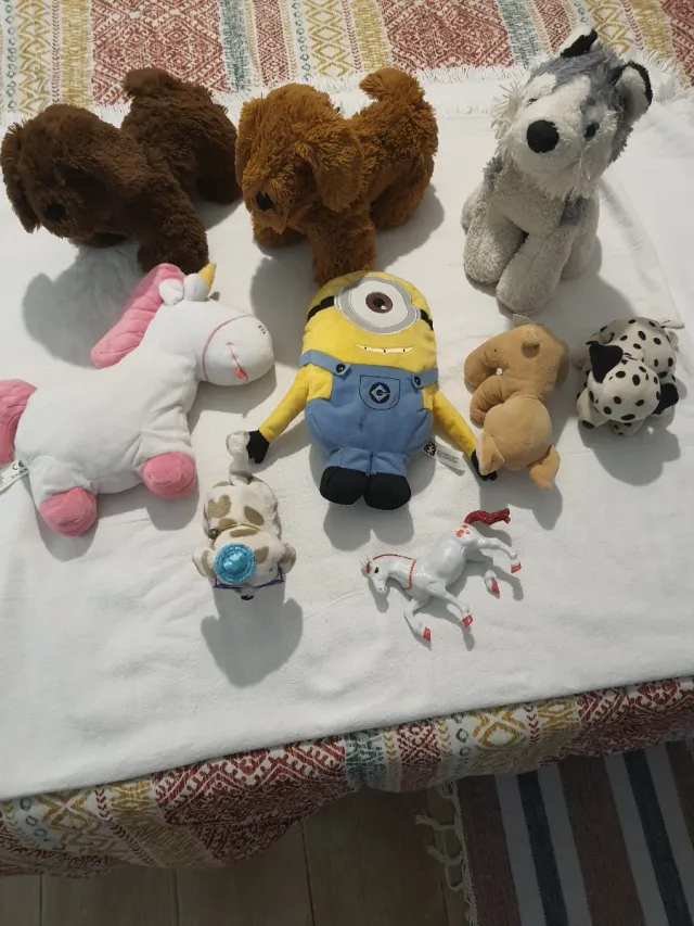 Lote 9 Peluches y Muñecos Variados