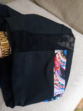 Leggings negros DESIGUAL con estampado multicolor