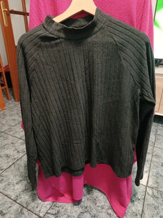 Jersey gris cuello alto