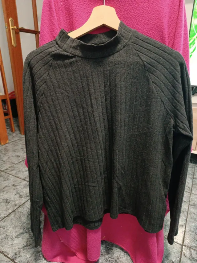 Jersey gris cuello alto