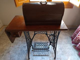 Máquina de coser Singer con cajón