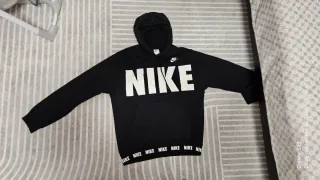 Sudadera Nike Negra con Logo y Cinta