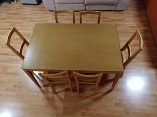 Mesa de comedor con 6 sillas de madera