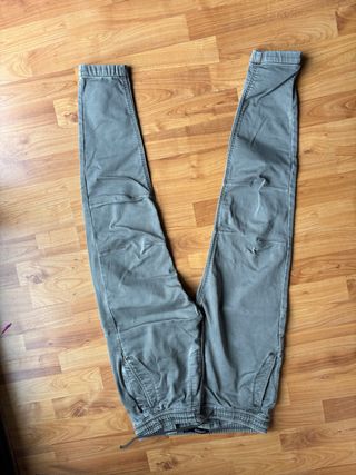 Pantalón deportivo verde oliva