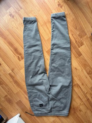 Pantalón deportivo verde oliva