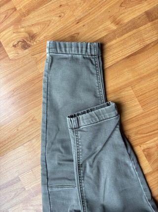 Pantalón deportivo verde oliva