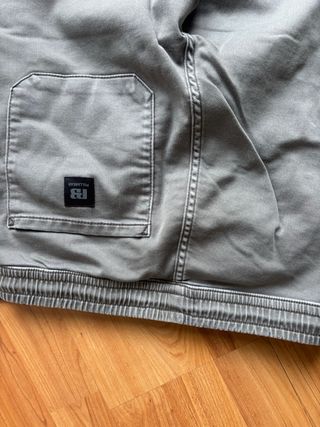 Pantalón deportivo verde oliva