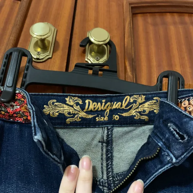 Vaqueros Desigual con bordados