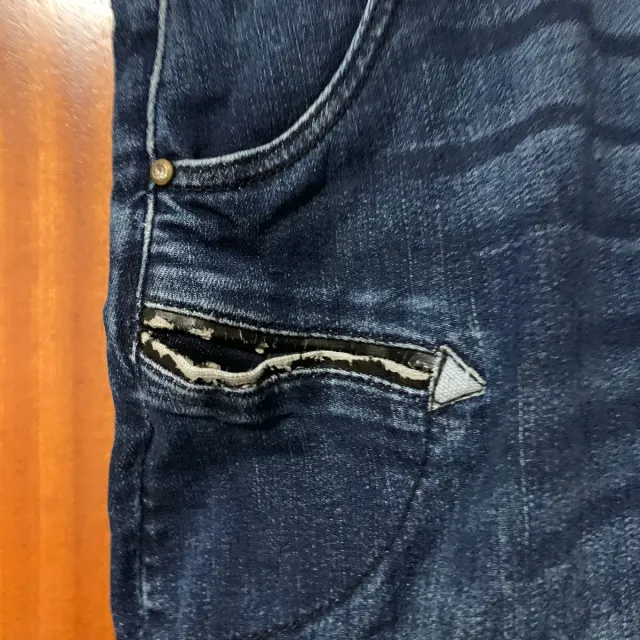 Vaqueros Desigual con bordados