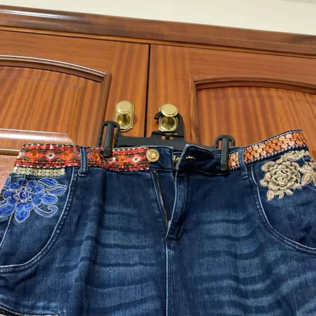 Vaqueros Desigual con bordados