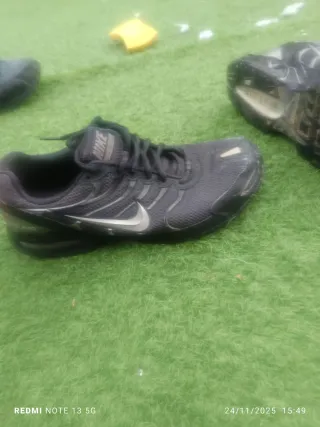 Zapatillas Nike Air Hombre Negras y Plateadas